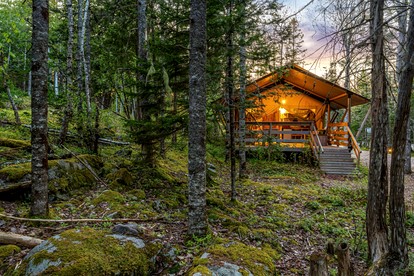 Luxury Glamping Safari Tent on Mount Desert Island, Perfect for a Weekend Getaway - Bar Harbor, Maine - glamping.directory