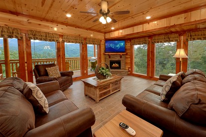 Paradise Point Pool Lodge Holiday home 6 - in Sevierville, TN - Sevierville, Tennessee - glamping.directory