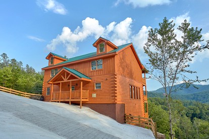 Paradise Point Pool Lodge Holiday home 6 - in Sevierville, TN - glamping.directory
