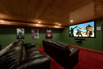 Paradise Point Pool Lodge Holiday home 6 - in Sevierville, TN - Sevierville, Tennessee - glamping.directory