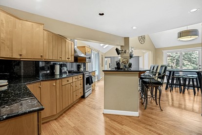 Stunning Cottage with Swimming Pool in Mooresville, North Carolina - Mooresville, North Carolina - glamping.directory