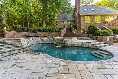 Stunning Cottage with Swimming Pool in Mooresville, North Carolina - Mooresville, North Carolina - glamping.directory