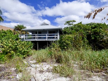 Charming Beachfront Cottage with Private Dock on Little Gasparilla Island, Florida - glamping.directory