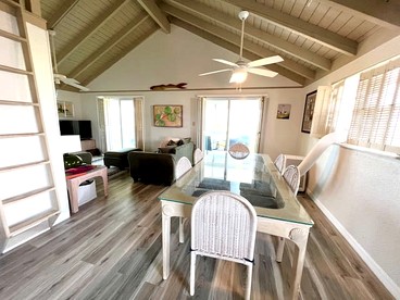 Charming Beachfront Cottage with Private Dock on Little Gasparilla Island, Florida - Placida, Florida - glamping.directory