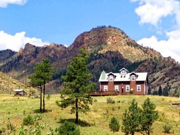 Impressive Cabin Rental with Views of Pike National Forest near Colorado Springs, Colorado - Sedalia, Colorado - glamping.directory