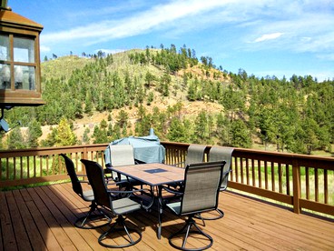 Impressive Cabin Rental with Views of Pike National Forest near Colorado Springs, Colorado - Sedalia, Colorado - glamping.directory