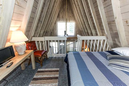 Charming Cabin with a Pool Ideal for a Family Getaway on Sanibel Island, Florida - Sanibel, Florida - glamping.directory