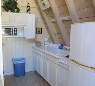 Charming Cabin with a Pool Ideal for a Family Getaway on Sanibel Island, Florida - Sanibel, Florida - glamping.directory