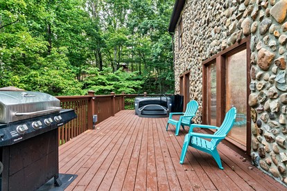 Extraordinary Retreat with Hot-Tub and Indoor Pool in Tennessee - Sevierville, Tennessee - glamping.directory