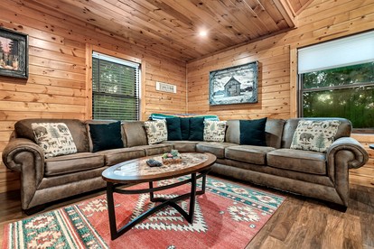 Extraordinary Retreat with Hot-Tub and Indoor Pool in Tennessee - Sevierville, Tennessee - glamping.directory