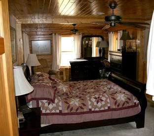 Secluded Log Cabin with Two Ponds in the Blue Ridge Mountains of Virginia - Elk Creek, Virginia - glamping.directory