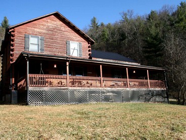 Secluded Log Cabin with Two Ponds in the Blue Ridge Mountains of Virginia - glamping.directory