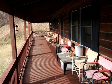 Secluded Log Cabin with Two Ponds in the Blue Ridge Mountains of Virginia - Elk Creek, Virginia - glamping.directory