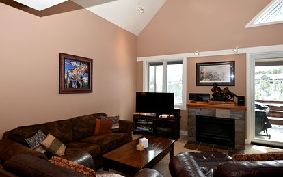Ski-In/Ski-Out Luxury Cabin Rental with Incredible Views in Big Sky - Big Sky, Montana - glamping.directory