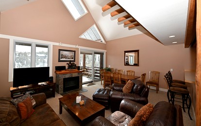 Ski-In/Ski-Out Luxury Cabin Rental with Incredible Views in Big Sky - Big Sky, Montana - glamping.directory