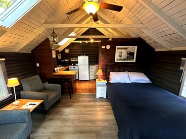 Romantic Cottage Retreat for Couples near Lincolnville, Maine - Lincolnville, Maine - glamping.directory