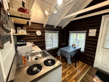 Romantic Cottage Retreat for Couples near Lincolnville, Maine - Lincolnville, Maine - glamping.directory
