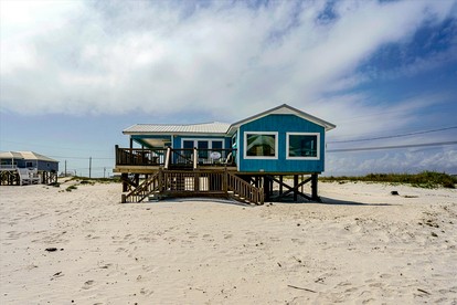 Breathtaking Oceanfront Beach House in Dauphin Island, Alabama - glamping.directory