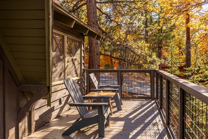 Beautiful Cozy Cabin with Fireplace and Pool Table for a Family Getaway near Big Bear in California - Big Bear Lake, California - glamping.directory