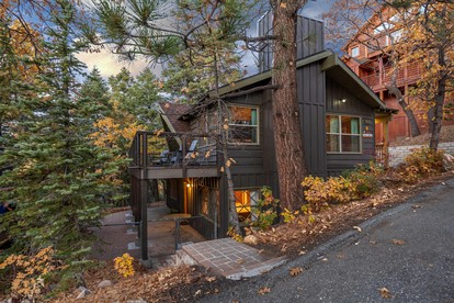 Beautiful Cozy Cabin with Fireplace and Pool Table for a Family Getaway near Big Bear in California - glamping.directory