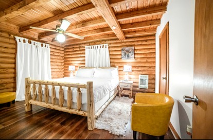 Peaceful Luxurious Cabin with Barrel Sauna, Hot Tub, and Fire Pit for an Amazing Relaxing Getaway in Nature in McDonough, Georgia - McDonough, Georgia - glamping.directory