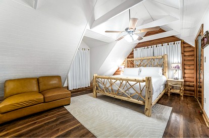 Peaceful Luxurious Cabin with Barrel Sauna, Hot Tub, and Fire Pit for an Amazing Relaxing Getaway in Nature in McDonough, Georgia - McDonough, Georgia - glamping.directory
