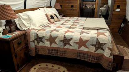 Luxury Highland Cow Glamping in Cozy Covered Wagon with Peaceful Farm Retreat in Melrose, Florida - Melrose, Florida - glamping.directory