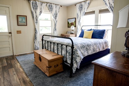 Spacious Cottage Rental for Group Getaway on Ranch near Dallas, Texas - Weatherford, Texas - glamping.directory