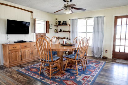 Spacious Cottage Rental for Group Getaway on Ranch near Dallas, Texas - Weatherford, Texas - glamping.directory