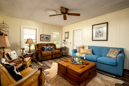 Spacious Cottage Rental for Group Getaway on Ranch near Dallas, Texas - Weatherford, Texas - glamping.directory