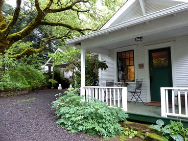 Idyllic Cottage on Organic Farm near Silver Falls State Park, Silverton, Oregon - glamping.directory