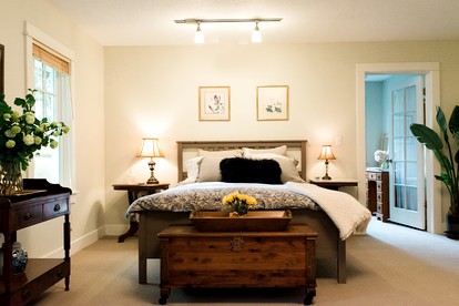 Idyllic Cottage on Organic Farm near Silver Falls State Park, Silverton, Oregon - Silverton, Oregon - glamping.directory