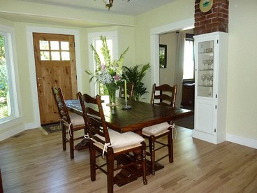 Idyllic Cottage on Organic Farm near Silver Falls State Park, Silverton, Oregon - Silverton, Oregon - glamping.directory