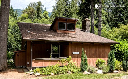 Picturesque Cabin Rental for a Vacation on the Mckenzie River in Oregon - glamping.directory