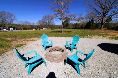 Charming Tiny Home Retreat Near Forest Trails & River Access in Calico Rock, Arkansas - Calico Rock, Arkansas - glamping.directory