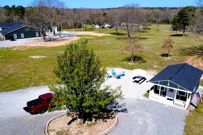 Charming Tiny Home Retreat Near Forest Trails & River Access in Calico Rock, Arkansas - Calico Rock, Arkansas - glamping.directory