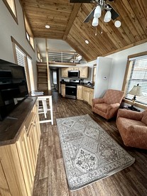 Spacious Cabin Lodge Perfect for Groups Getaways in Colorado - Oak Creek, Colorado - glamping.directory