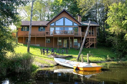 Lakefront Vacation Rental with a Deck and Hot Tub near Wisconsin Dells - Tomah, Wisconsin - glamping.directory