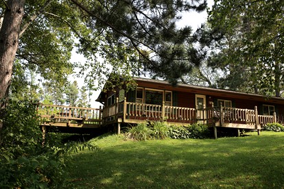 Lakefront Vacation Rental with a Deck and Hot Tub near Wisconsin Dells - Tomah, Wisconsin - glamping.directory
