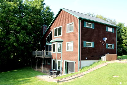 Lakefront Vacation Rental with a Deck and Hot Tub near Wisconsin Dells - glamping.directory