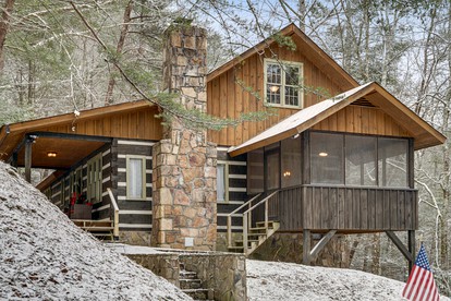 Lovely Glamping Getaways in this Comfortable Cabin Rental in Tennessee - glamping.directory