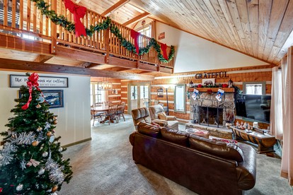 Lovely Glamping Getaways in this Comfortable Cabin Rental in Tennessee - Sevierville, Tennessee - glamping.directory