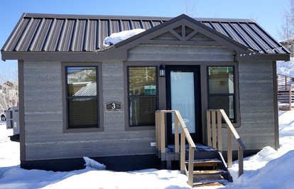 Contemporary Mesa Accommodation Ideal for Glamping in Colorado - Mesa, Colorado - glamping.directory