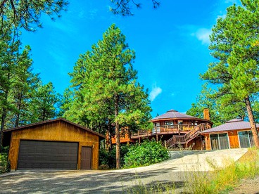 Unique Tree House-Style Cabin Rental with a Luxury Hot Tub in Pagosa Springs, Colorado - glamping.directory