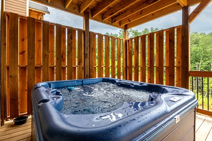 Gatlinburg Getaway with Indoor Pool and Games Room for Unforgettable Vacations in Tennessee - Gatlinburg, Tennessee - glamping.directory