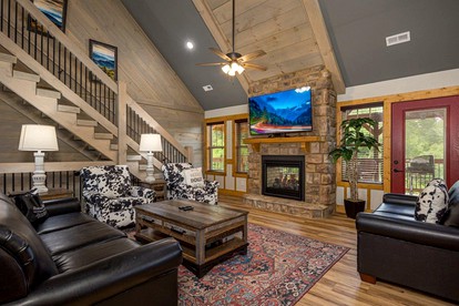 Gatlinburg Getaway with Indoor Pool and Games Room for Unforgettable Vacations in Tennessee - Gatlinburg, Tennessee - glamping.directory