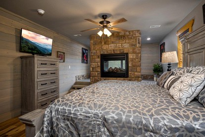 Gatlinburg Getaway with Indoor Pool and Games Room for Unforgettable Vacations in Tennessee - Gatlinburg, Tennessee - glamping.directory