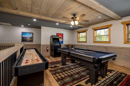 Gatlinburg Getaway with Indoor Pool and Games Room for Unforgettable Vacations in Tennessee - Gatlinburg, Tennessee - glamping.directory