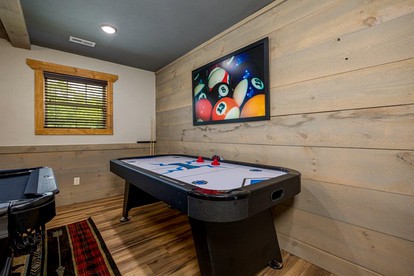 Gatlinburg Getaway with Indoor Pool and Games Room for Unforgettable Vacations in Tennessee - Gatlinburg, Tennessee - glamping.directory