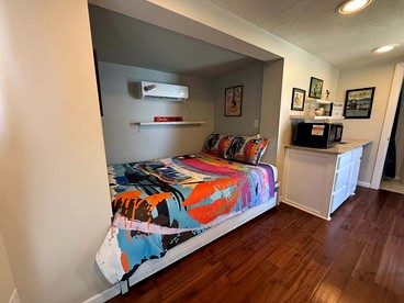 Charming Tiny House with Rooftop Deck near Wichita Mountains in Medicine Park, OK - Medicine Park, Oklahoma - glamping.directory